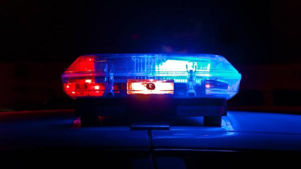 佛罗里达警方称，前男友闯入家中，武装的哥哥前来营救妹妹